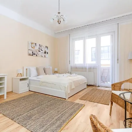 Family Spot W Ac By Nw Daire Budapeşte