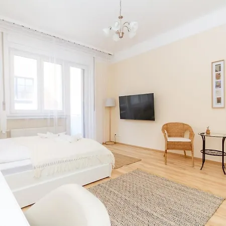 Family Spot W Ac By Nw * Budapest